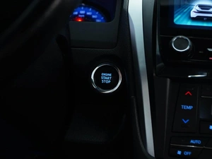 Седан Toyota Camry 2014 года, 1977077 рублей, Москва