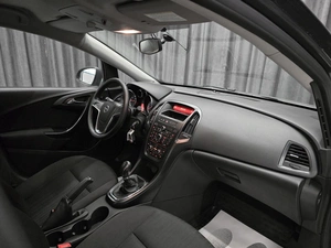 Хетчбэк Opel Astra 2010 года, 550000 рублей, Красноярск