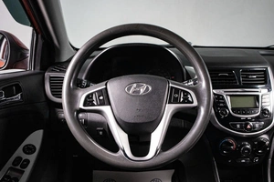 Седан Hyundai Solaris 2013 года, 739000 рублей, Сургут