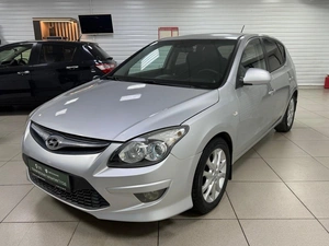Хетчбэк Hyundai i30 2010 года, 680000 рублей, Ачинск