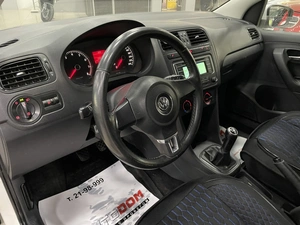 Седан Volkswagen Polo 2011 года, 587000 рублей, Солонцы