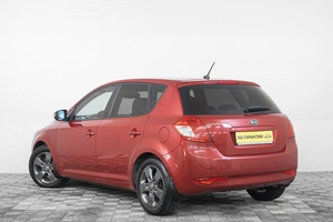 Хетчбэк Kia Ceed 2011 года, 899000 рублей, Кемерово