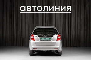 Хетчбэк Honda Fit 2011 года, 660000 рублей, Красноярск
