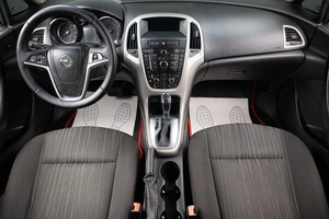 Хетчбэк Opel Astra 2012 года, 699000 рублей, Оренбург