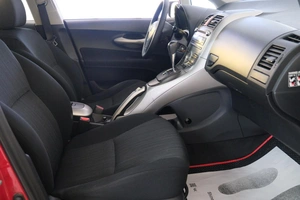 Хетчбэк Toyota Auris 2007 года, 719000 рублей, Омск