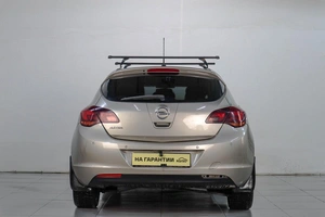 Хетчбэк Opel Astra 2011 года, 699000 рублей, Челябинск