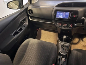 Хетчбэк Toyota Vitz 2018 года, 949000 рублей, Красноярск