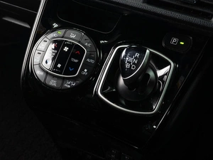 Минивэн Toyota Noah 2018 года, 2407000 рублей, Тюмень