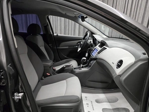Седан Chevrolet Cruze 2010 года, 635000 рублей, Красноярск