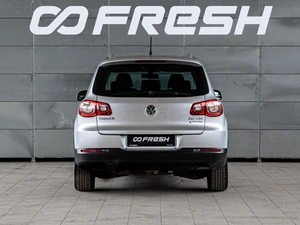 Внедорожник Volkswagen Tiguan 2011 года, 1181000 рублей, Краснодар