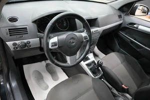 Хетчбэк Opel Astra 2014 года, 649000 рублей, Омск