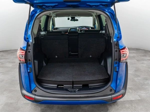 Минивэн Toyota Sienta 2019 года, 1700000 рублей, Красноярск