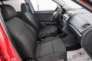 Хетчбэк Skoda Fabia 2013 года, 299000 рублей, Красноярск
