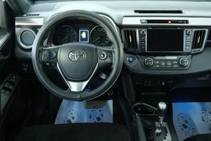 Внедорожник Toyota RAV4 2018 года, 2949000 рублей, Омск