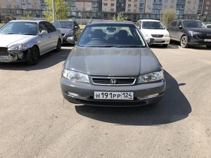 Седан Isuzu Gemini 1999 года, 330000 рублей, Красноярск