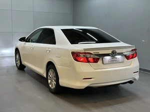 Седан Toyota Camry 2013 года, 1997000 рублей, Красноярск