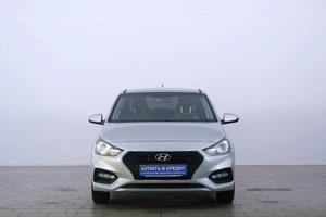 Седан Hyundai Solaris 2017 года, 1299000 рублей, Омск