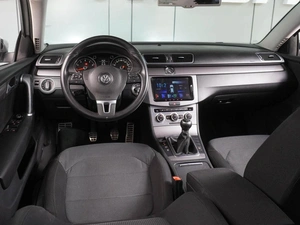 Седан Volkswagen Passat 2011 года, 899000 рублей, Воронеж