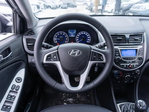 Седан Hyundai Solaris 2013 года, 819000 рублей, Саратов