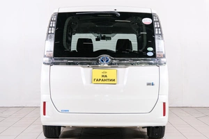 Минивэн Toyota Voxy 2015 года, 1679000 рублей, Красноярск