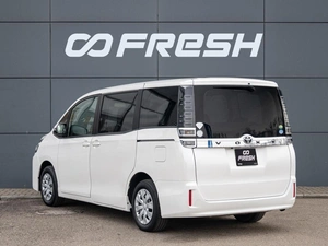 Минивэн Toyota Voxy 2019 года, 2100000 рублей, Краснодар