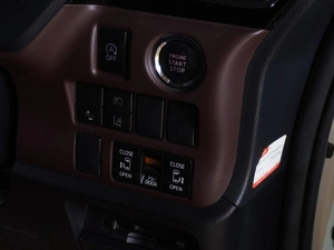 Минивэн Toyota Esquire 2019 года, 2599000 рублей, Воронеж