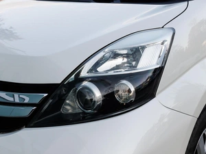 Минивэн Toyota Isis 2012 года, 1550000 рублей, Большой Сочи