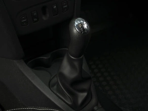 Седан Renault Logan 2019 года, 930000 рублей, Омск