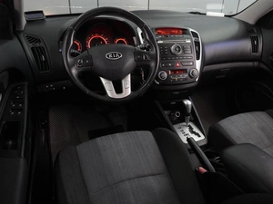 Хетчбэк Kia Ceed 2012 года, 934000 рублей, Воронеж