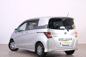 Минивэн Honda Freed 2012 года, 1159000 рублей, Омск