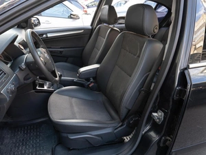 Седан Opel Astra 2013 года, 899000 рублей, Саратов