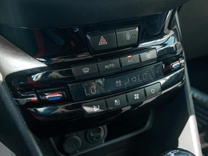 Хетчбэк Peugeot 208 2013 года, 799000 рублей, Краснодар