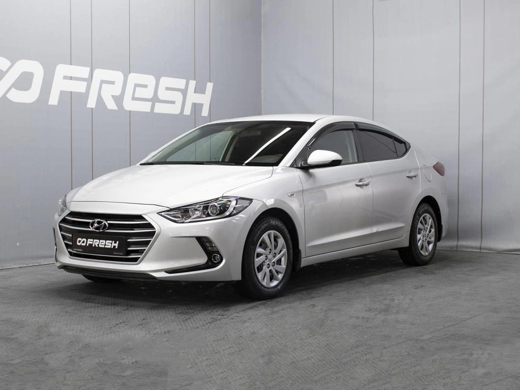 Седан Hyundai Elantra 2018 года, 1400000 рублей, Омск