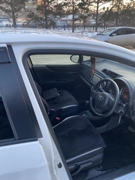 Хетчбэк Toyota Vitz 2013 года, 800000 рублей, Красноярск