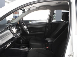 Седан Toyota Corolla Axio 2018 года, 1540000 рублей, Омск