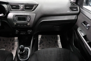 Седан Kia Rio 2013 года, 869000 рублей, Омск