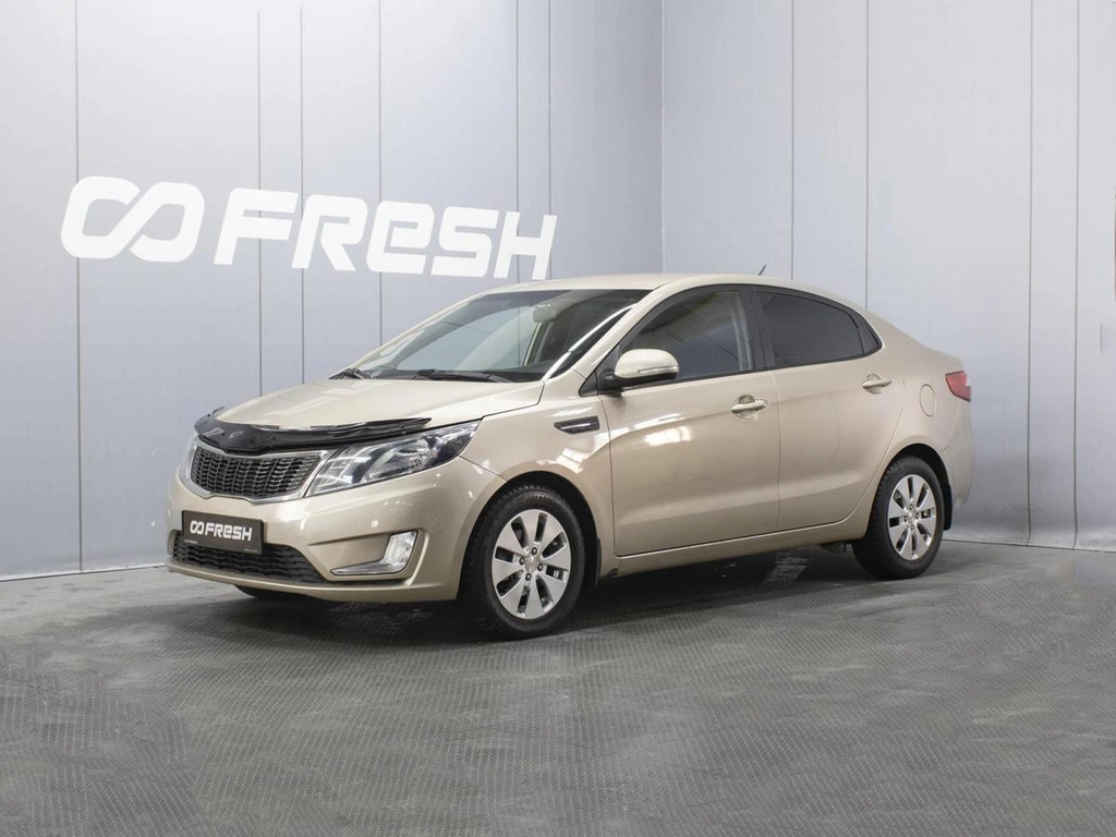Седан Kia Rio 2013 года, 890000 рублей, Омск