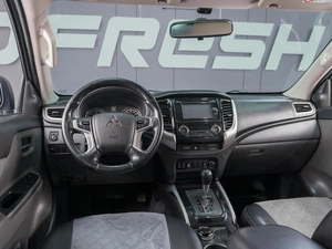 Пикап Mitsubishi L200 2017 года, 2488000 рублей, Сургут