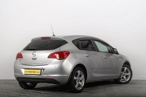 Хетчбэк Opel Astra 2011 года, 709000 рублей, Томск
