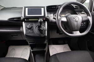 Минивэн Toyota Wish 2013 года, 1529000 рублей, Оренбург