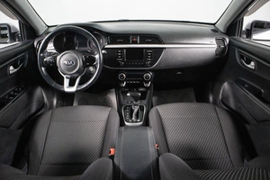 Седан Kia Rio 2018 года, 1319000 рублей, Сургут