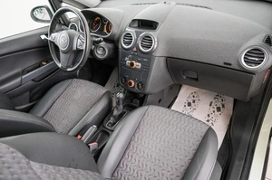 Хетчбэк Opel Corsa 2011 года, 719000 рублей, Красноярск
