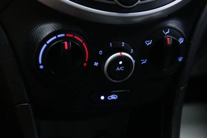 Хетчбэк Hyundai Solaris 2011 года, 588000 рублей, Солонцы
