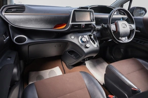 Минивэн Toyota Sienta 2018 года, 1579000 рублей, Новосибирск