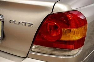 Седан Toyota Platz 2003 года, 489000 рублей, Барнаул