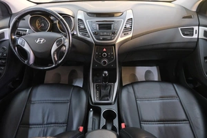 Седан Hyundai Elantra 2015 года, 1349000 рублей, Омск
