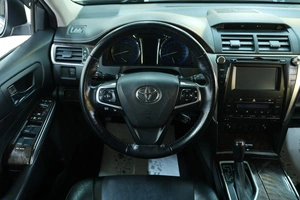 Седан Toyota Camry 2016 года, 2339000 рублей, Омск