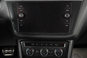 Внедорожник Volkswagen Tiguan 2018 года, 2999000 рублей, Тюмень