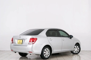 Седан Toyota Corolla Axio 2013 года, 1039000 рублей, Красноярск