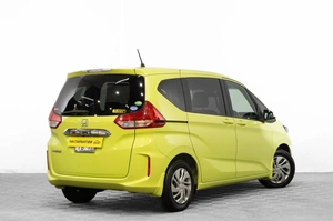 Минивэн Honda Freed 2017 года, 1639000 рублей, Барнаул